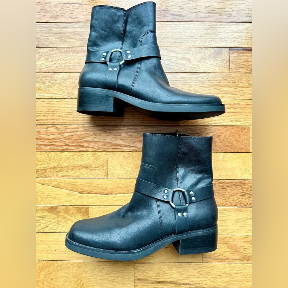 Sole Society Black Leather Ankle Boots with Ring Strap